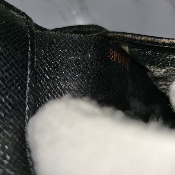 AUTHENTIC LOUIS VUITTON BLACK EPI LEATHER COMPACT SNAP WALLET - Picture 9 of 16